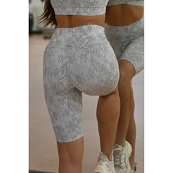 Kép 3/3 - Fehér kígyómintás, magasderekú női fitness biciklis short