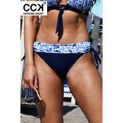 Kép 2/3 - Fehér alapon apró kék virágos, hagyományos fazonú, derékpántos, megkötős bikini alsó.