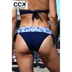 Kép 1/3 - Fehér alapon apró kék virágos, hagyományos fazonú, derékpántos, megkötős bikini alsó.