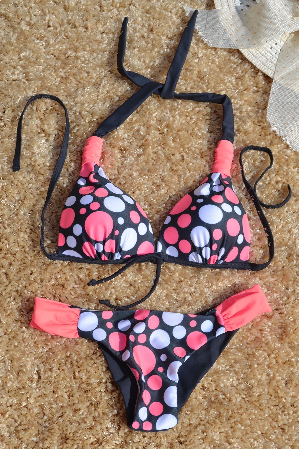 Szürke barack fehér vegyes pöttyös háromszög bikini, brazil tangával