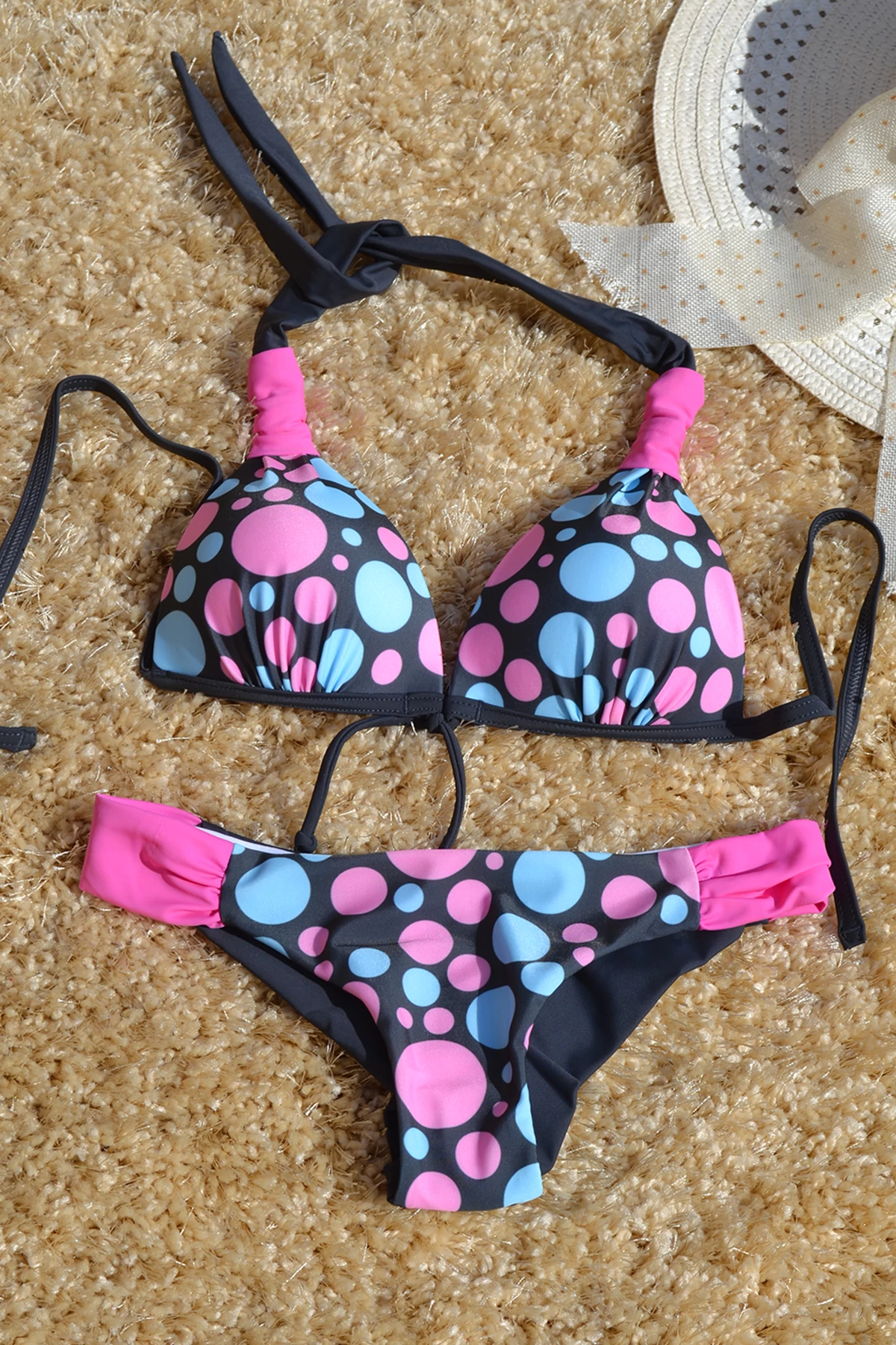 Szürke rózsaszín kék vegyes pöttyös háromszög bikini, brazil tangával