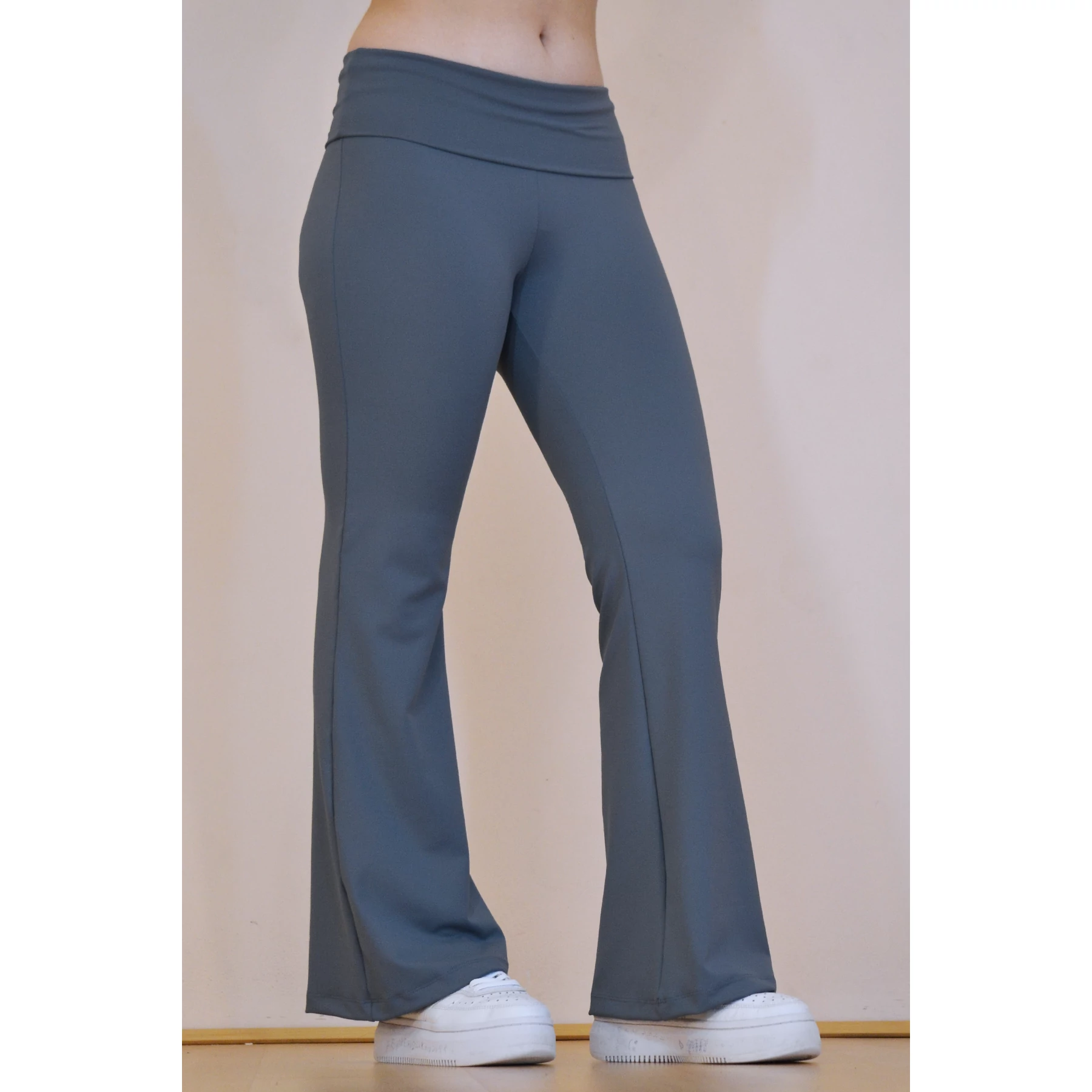Galambszürke basic magasderekú, bő szárú leggings