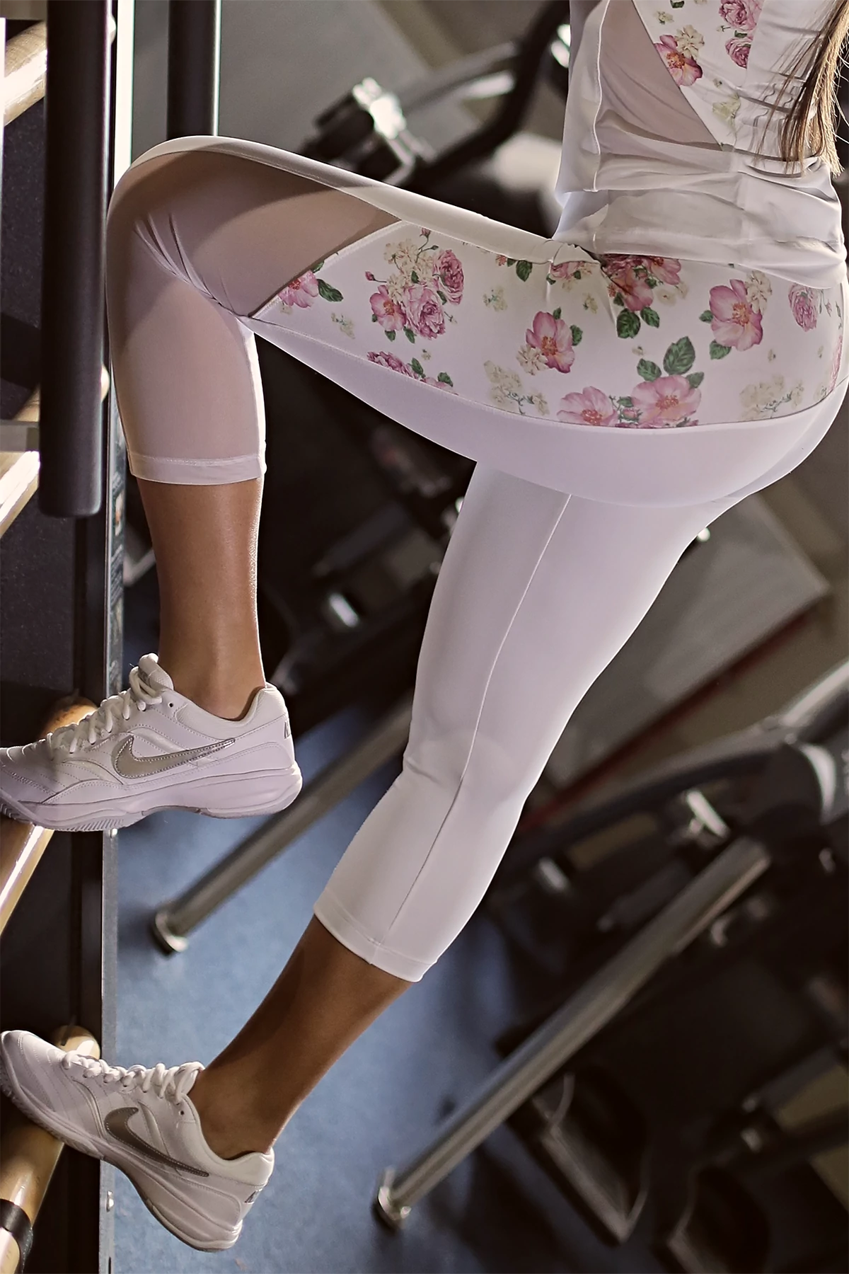 ROSE TÜLL BETÉTES HULLÁM NŐI FITNESS CAPRI NADRÁG