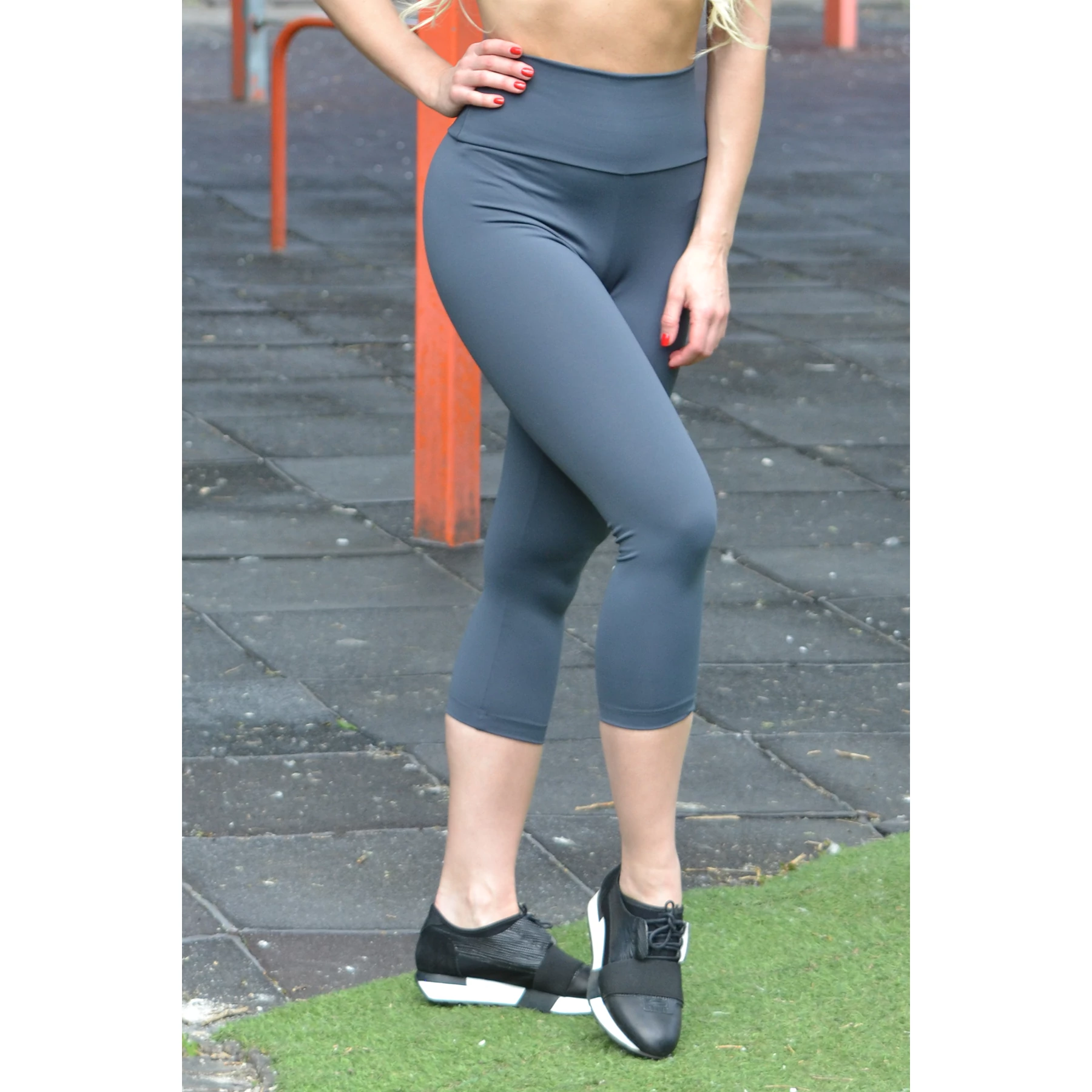 Grafitszürke basic magasderekú női fitness sport caprinadrág